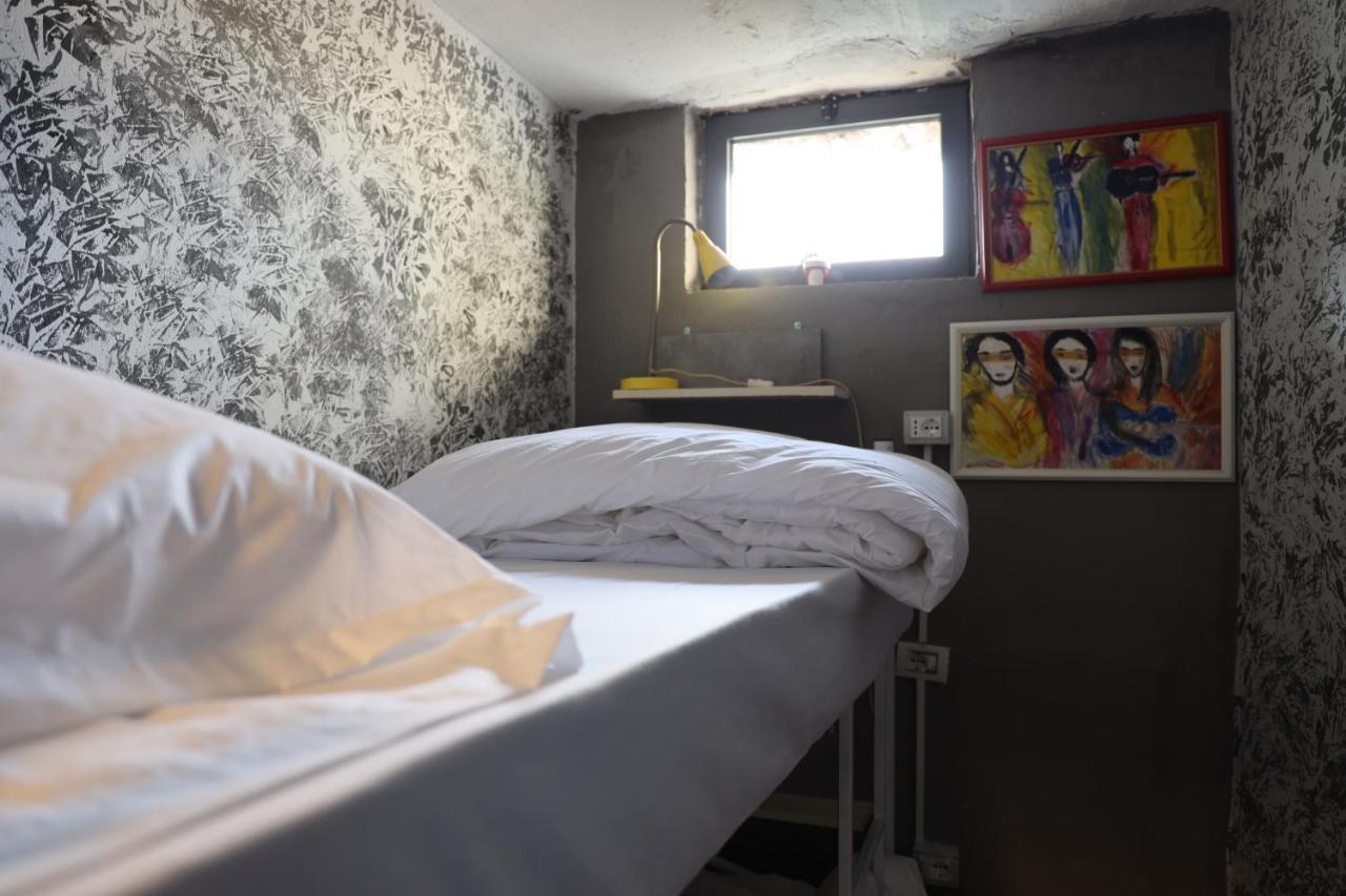 Hoja Hostel Tirana Eksteriør billede